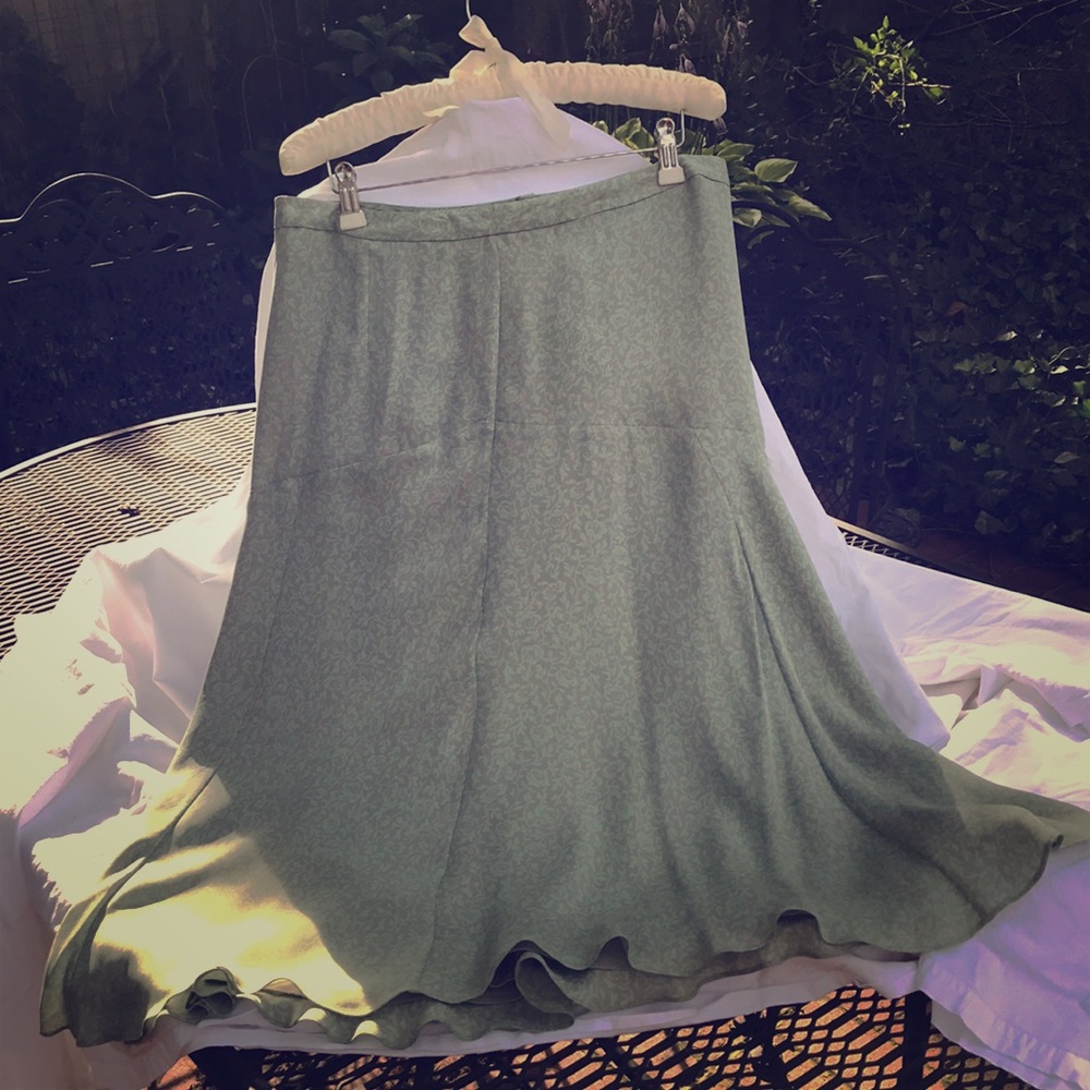 Ladies lined mid calf skirt.